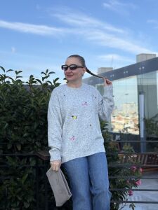 Vera nakışlı kazak gri