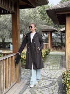 Siyah düğmeli astarlı Trençkot