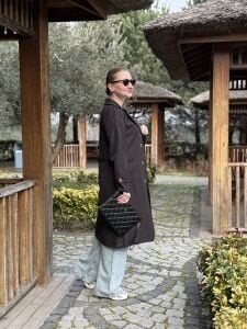 Siyah düğmeli astarlı Trençkot