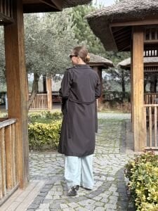 Siyah düğmeli astarlı Trençkot