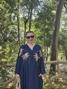 2106 pullu nakışlı viskon elbise lacivert