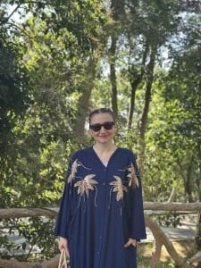 2106 pullu nakışlı viskon elbise lacivert