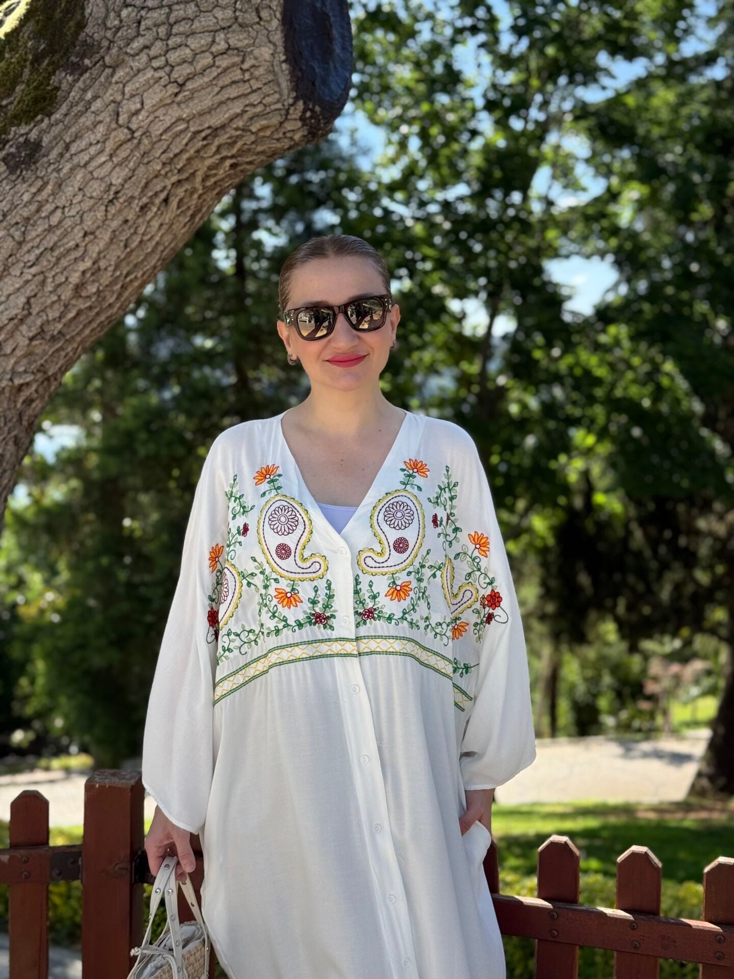 Carmen Nakışlı viskon elbise beyaz