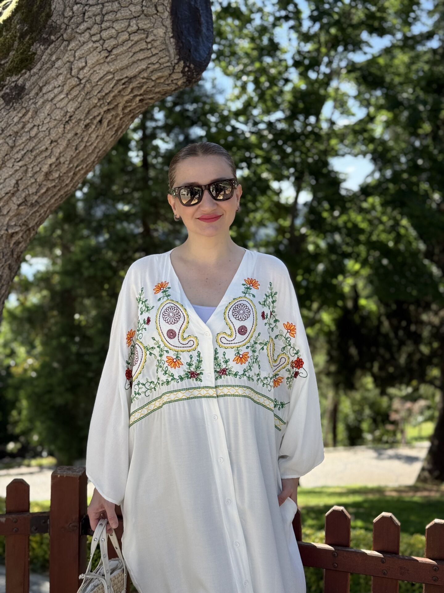 Carmen Nakışlı viskon elbise beyaz