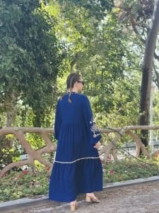 Nakışlı papatya viskon elbise lacivert