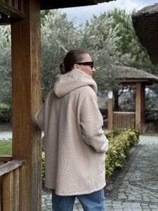 Kapüşonlu kuzu kaşe kaban-ceket Taş