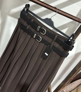 Kemer detaylı pileli etek kahve