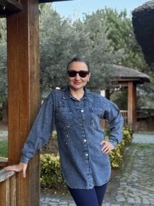 İşlemeli taşlı Kot gömlek K.Mavi