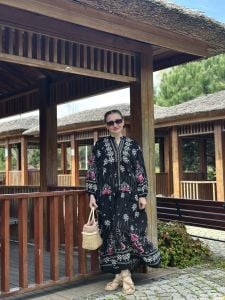 Siyah pembe çiçek Viskon Elbise