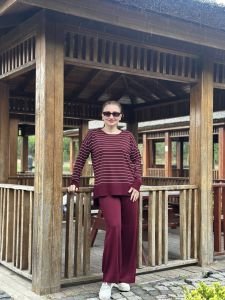 Bordo çizgili triko takım