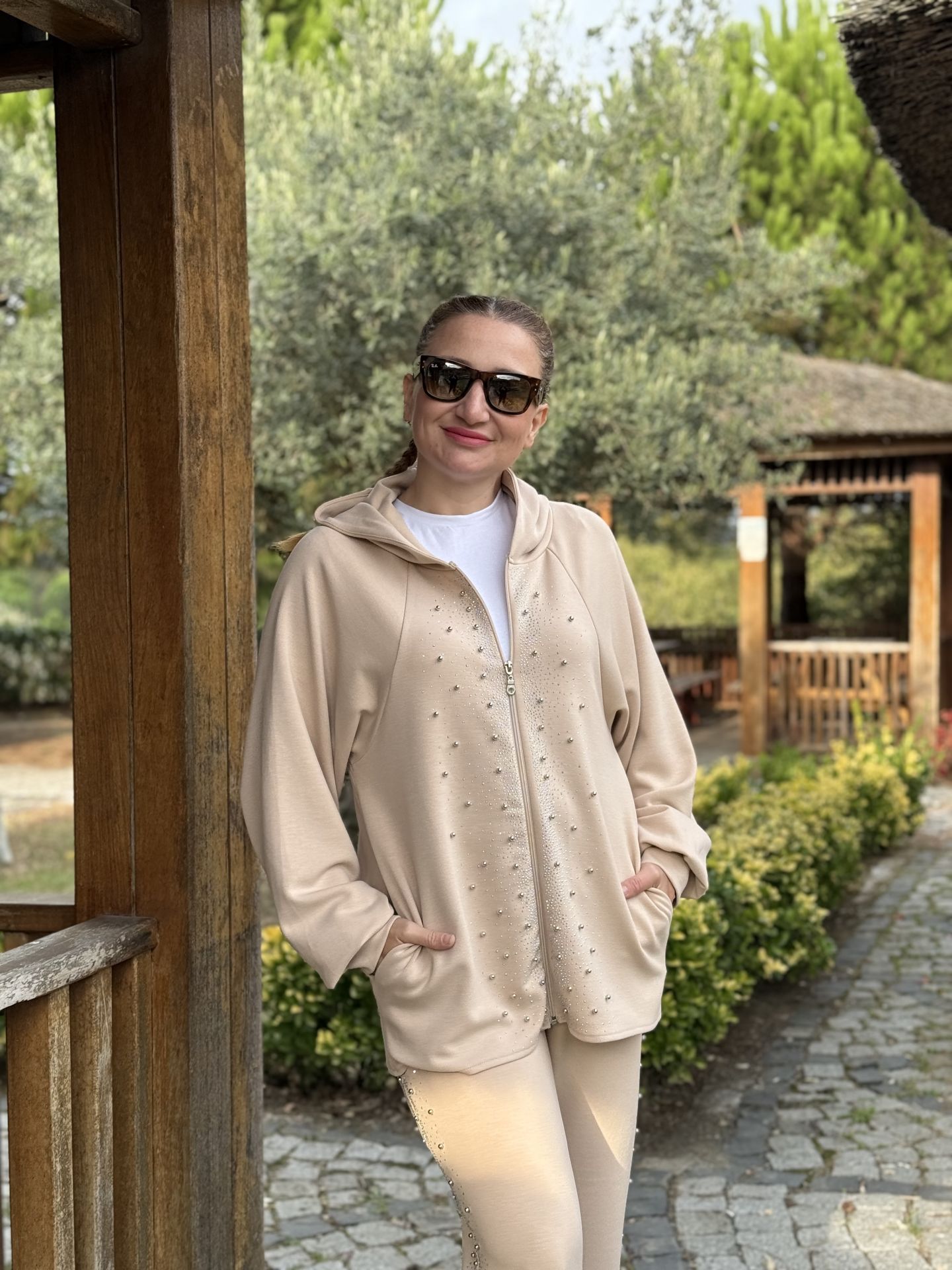 Taşlı tasarım Oysho takım Bej