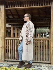 Bej otantik uzun hırka