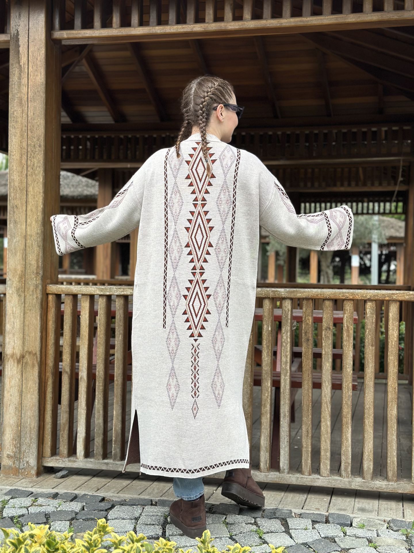 Bej otantik uzun hırka