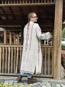 Bej otantik uzun hırka