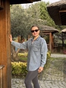 İşlemeli taşlı Kot gömlek A.mavi