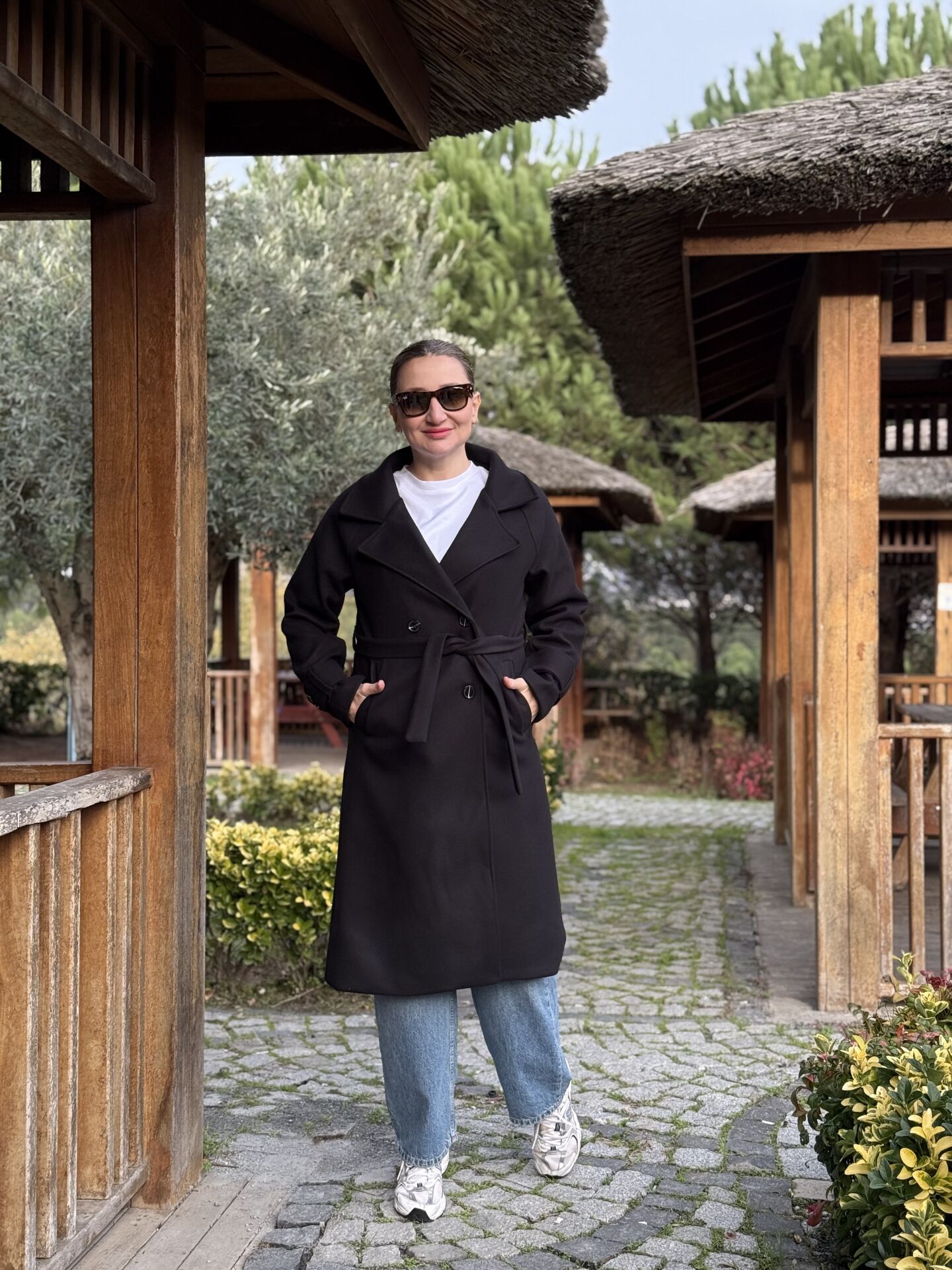 Astarlı Kuşaklı Kaşe Kaban Siyah