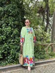 YEŞİL ETEK UCU ÇİÇEK KATLEYA ELBİSE