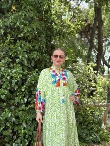 YEŞİL ETEK UCU ÇİÇEK KATLEYA ELBİSE