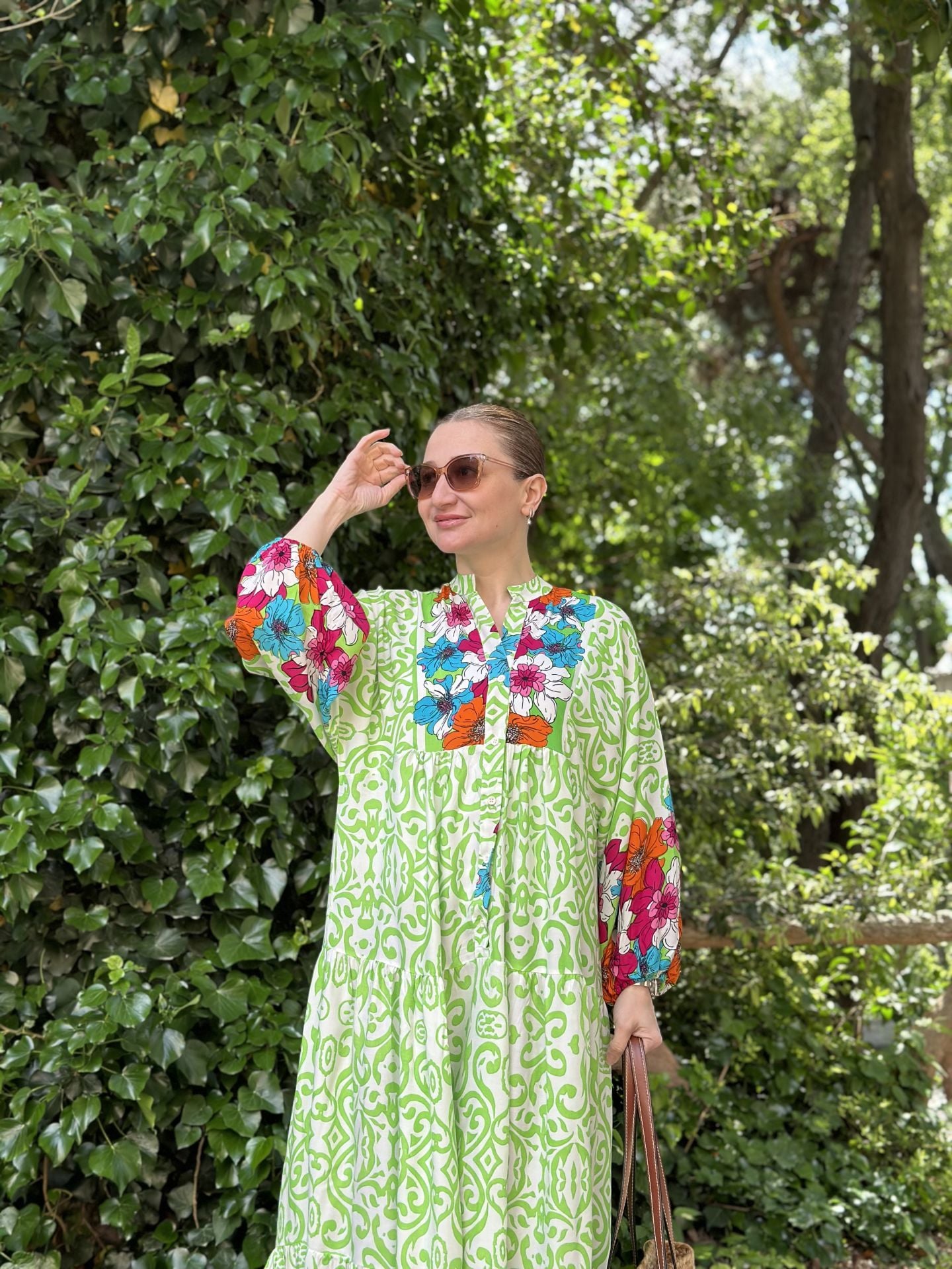 YEŞİL ETEK UCU ÇİÇEK KATLEYA ELBİSE