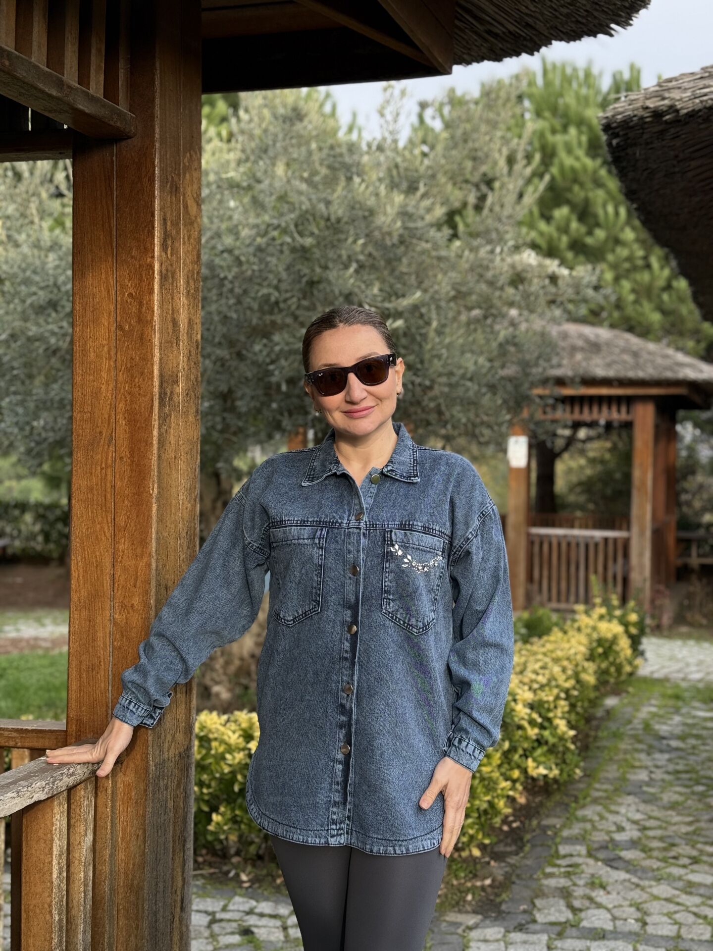 K.Mavi tek cep taşlı Kot gömlek