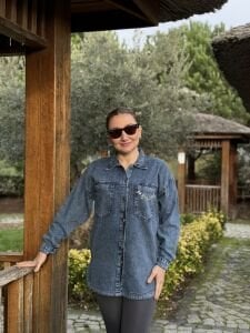 K.Mavi tek cep taşlı Kot gömlek