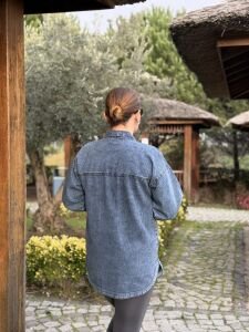 K.Mavi tek cep taşlı Kot gömlek