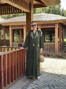 Nakışlı kat kat viskon elbise haki