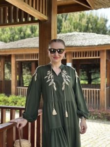 Nakışlı kat kat viskon elbise haki