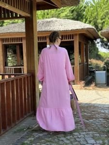 Tensel pamuk kemerli düğmeli elbise pembe