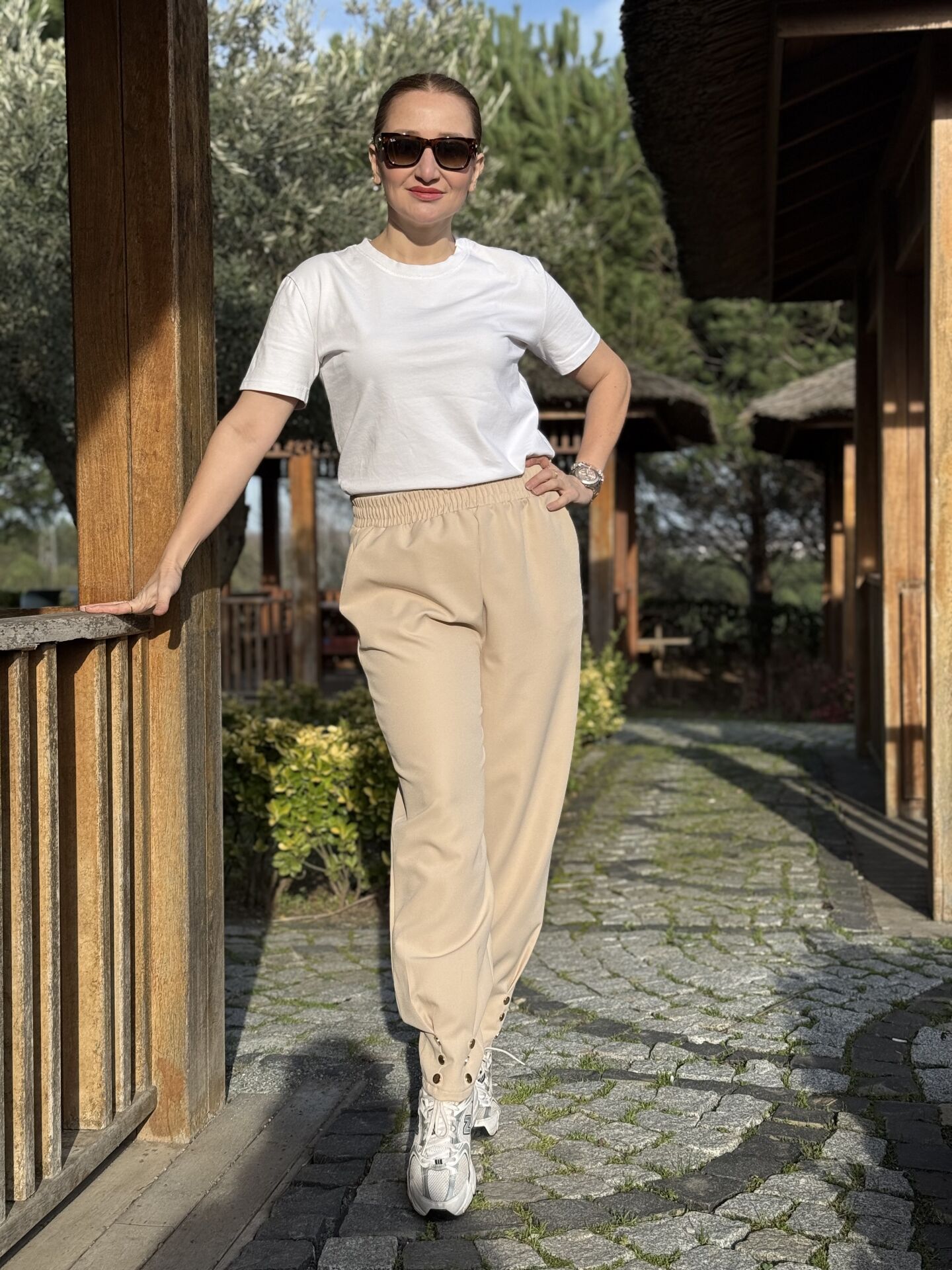 Paça detaylı A.akay beli lastikli kumaş pantolon bej