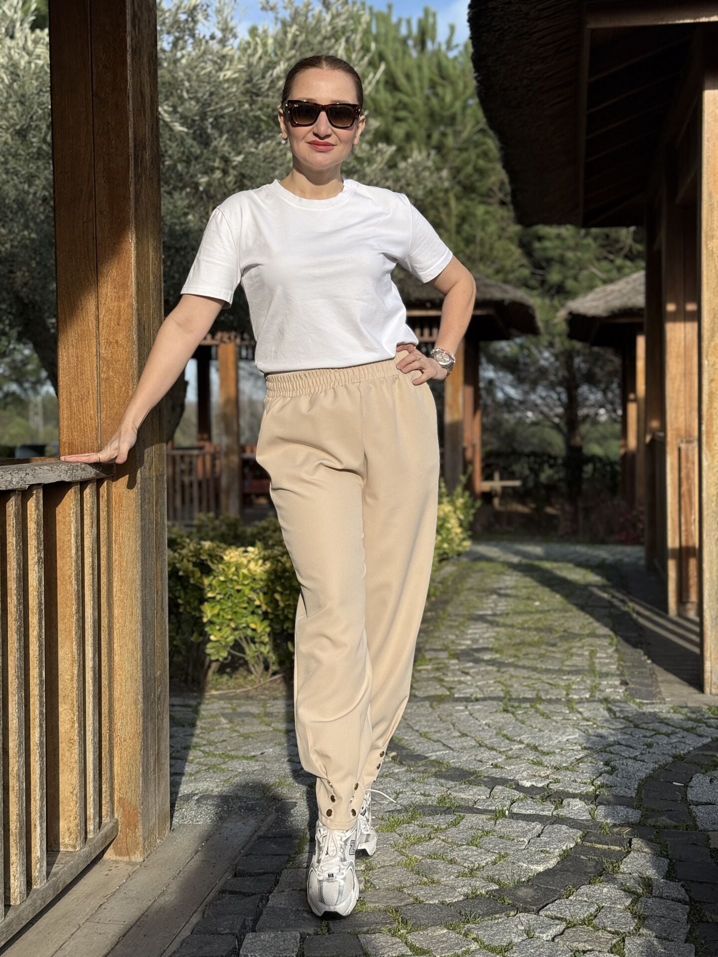 Paça detaylı A.akay beli lastikli kumaş pantolon bej