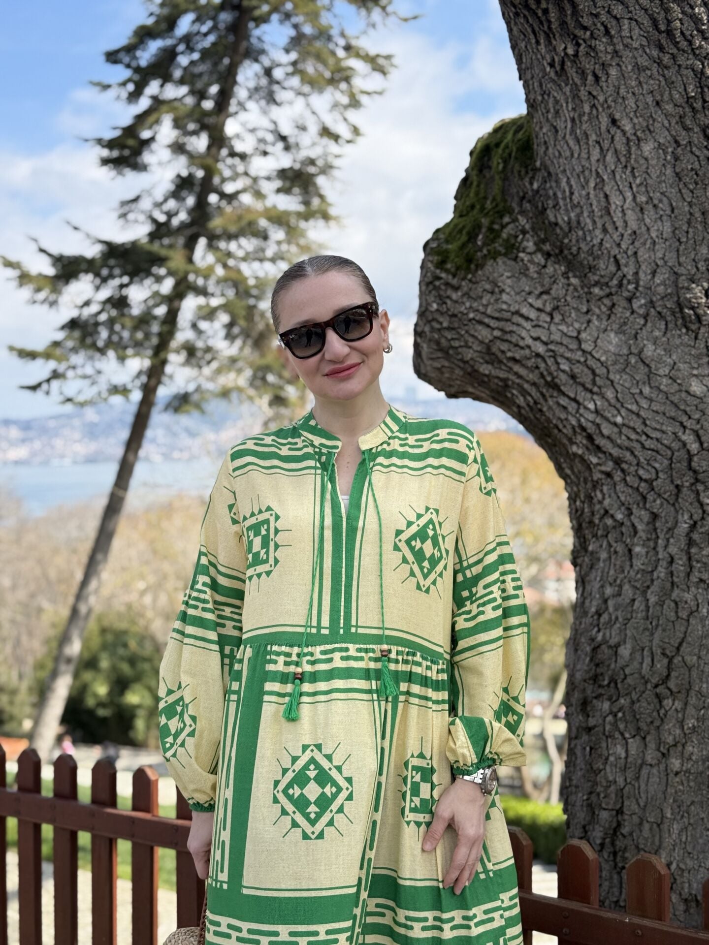 Yeşil-bej pamuk seçil elbise