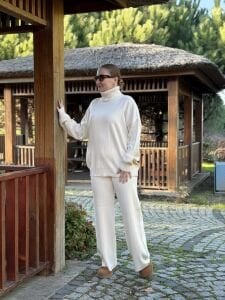 A.krem triko takım balıkçı yaka