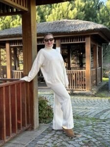 A.krem triko takım balıkçı yaka