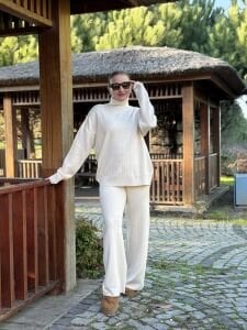 A.krem triko takım balıkçı yaka