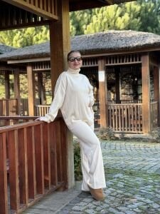 A.krem triko takım balıkçı yaka