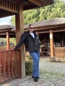 Siyah içi kürklü düğmeli mont