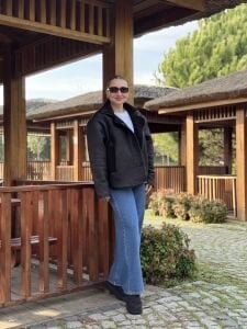 Siyah içi kürklü düğmeli mont