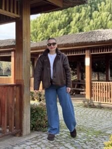 Kahve içi kürklü düğmeli mont