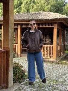 Kahve içi kürklü düğmeli mont