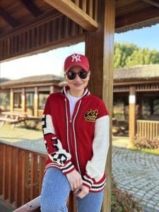 kırmızı fermuarlı hırka