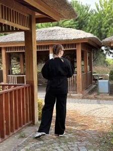 Siyah v yaka detaylı Ceket pantolon kot takım