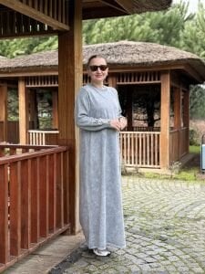 Afili tasarım düğme detaylı elbise gri