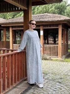 Afili tasarım düğme detaylı elbise gri