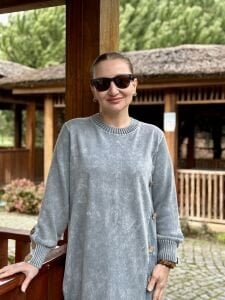 Afili tasarım düğme detaylı elbise gri