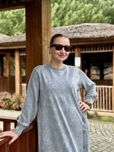 Afili tasarım düğme detaylı elbise gri