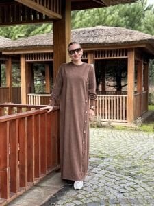 Afili tasarım düğme detaylı elbise kahve