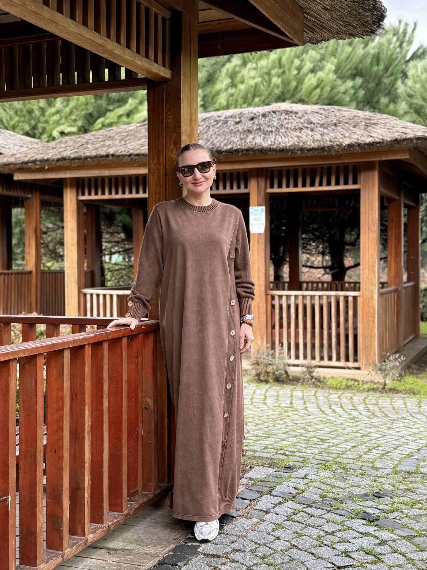 Afili tasarım düğme detaylı elbise kahve