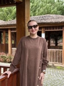 Afili tasarım düğme detaylı elbise kahve