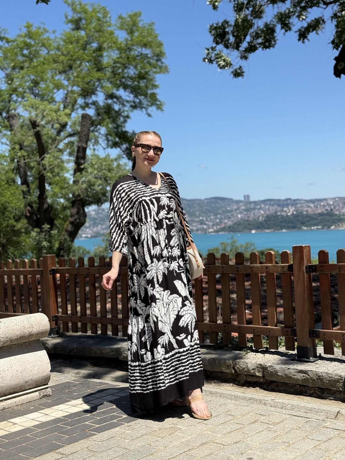 Siyah beli büzmeli viskon elbise